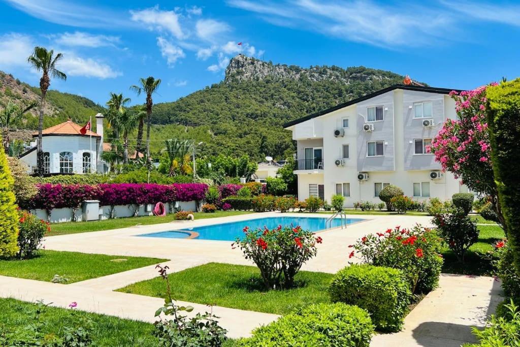 Sahile Yakin Havuzlu Villa *